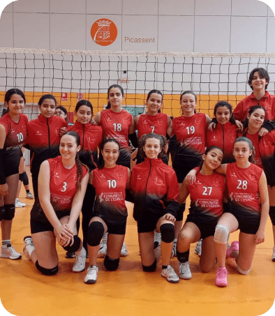 fotograia de equipo del infantil femenino negro del club voleibol picassent