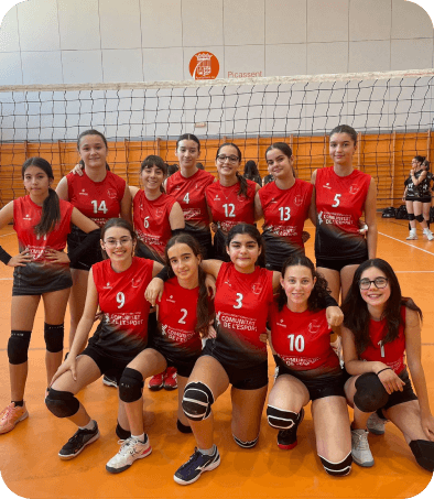 fotograia de equipo del infantil femenino rojo del club voleibol picassent