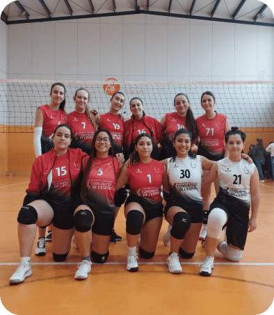 fotograia de equipo del juvenil femenino rojo del club voleibol picassent